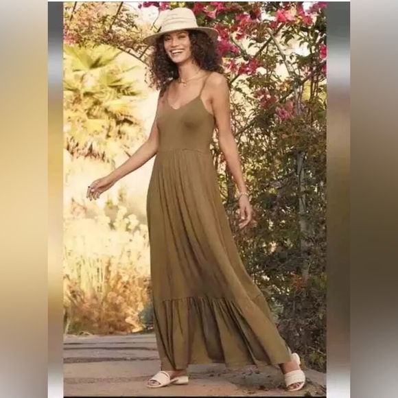 Evereve Dresses & Skirts - EVEREVE Eloise Tiered Sleeveless Maxi Dress Army Green Size Small